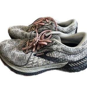 Youth/Women’s Brooks Running Shoes size 6.5